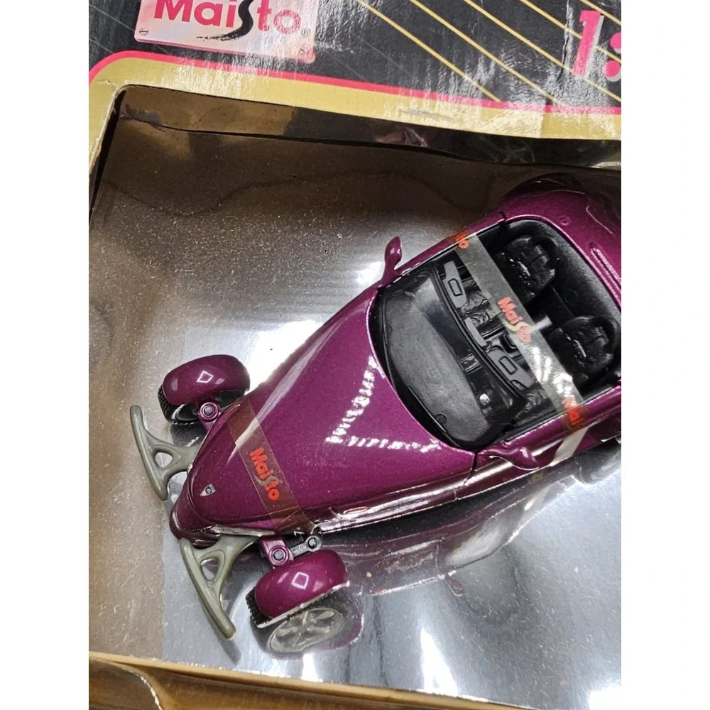 Maisto 1997 Purple Plymouth Prowler & Chevy Camaro Twin Pack 1/24 Series  In Box